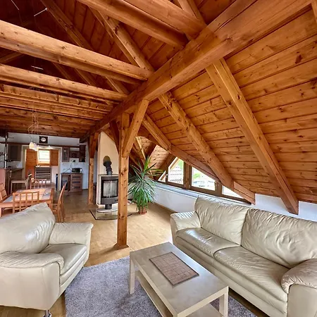 Lazec Apartment *